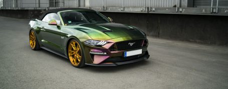 https://wrapping.md-exclusive-cardesign.com/wp-content/uploads/2019/10/Ford-Mustang-GT-Convertible-Vollfolierung-in-Custom-Cameleon-Colorshift-Dip-Autofolierung-NRW-%E2%80%93-MD-Exclusive-Wrapping-1-455x179.jpg