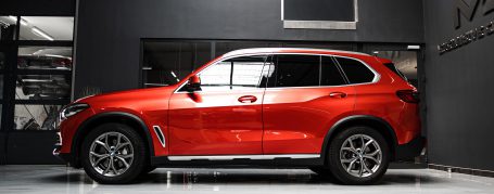 BMW X5 G05 - Folierung in PWF Ruby Red CC 4115