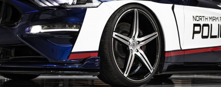 Ford Mustang VI GT FastBack 5.0 - Designfolierung North Miami Beach Police