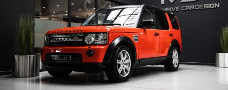 Land Rover Discovery L319 - Wrapping in Avery SC Signal Red 925-01