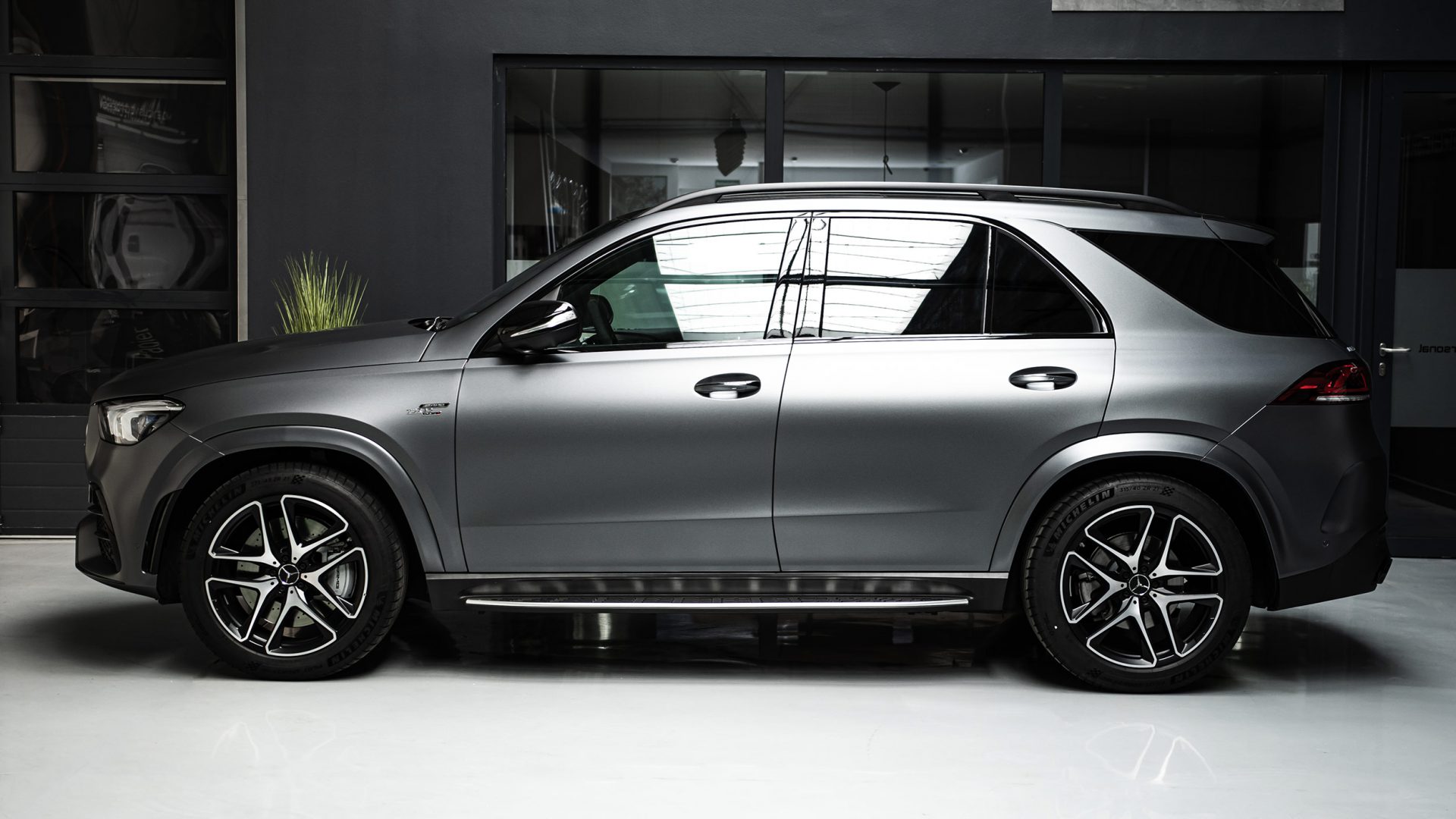 Mercedes-AMG GLE 63 SUV W167 - Folierung in PWF Matt Dark Charcoal CC ...