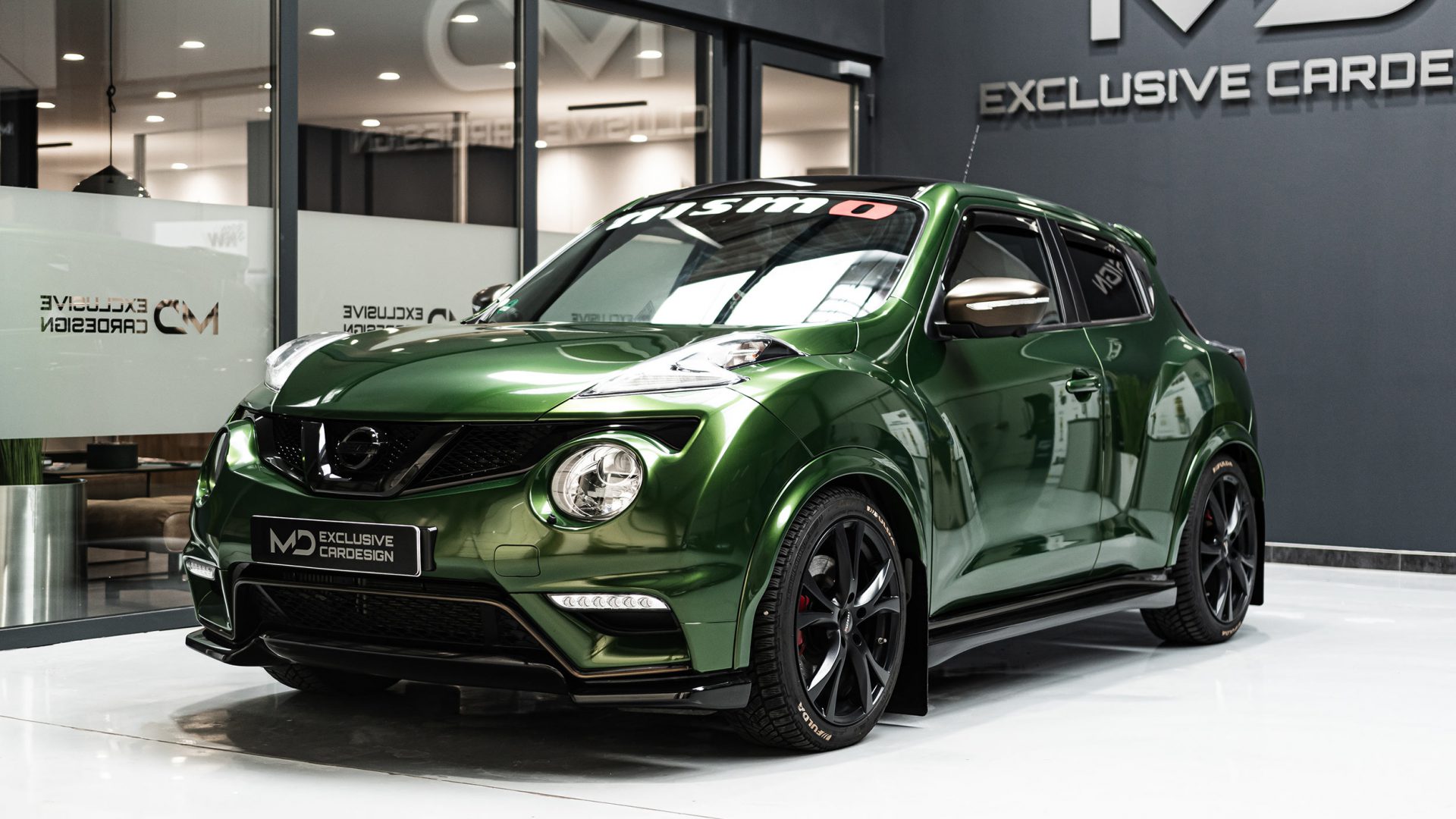 Nissan Juke Nismo Folierung in PWF Verdoro Green CC 4151 M&D exclusive cardesign