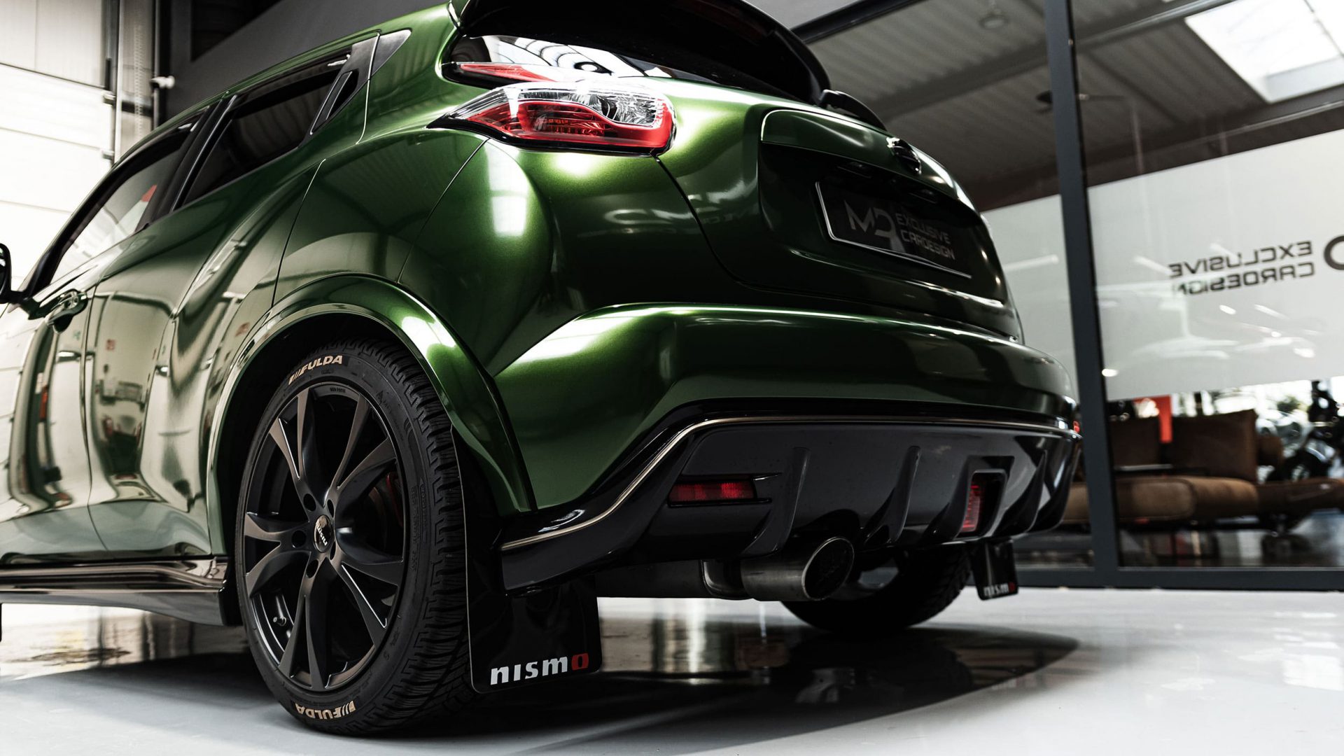 Nissan Juke Nismo Folierung in PWF Verdoro Green CC 4151 M&D exclusive cardesign