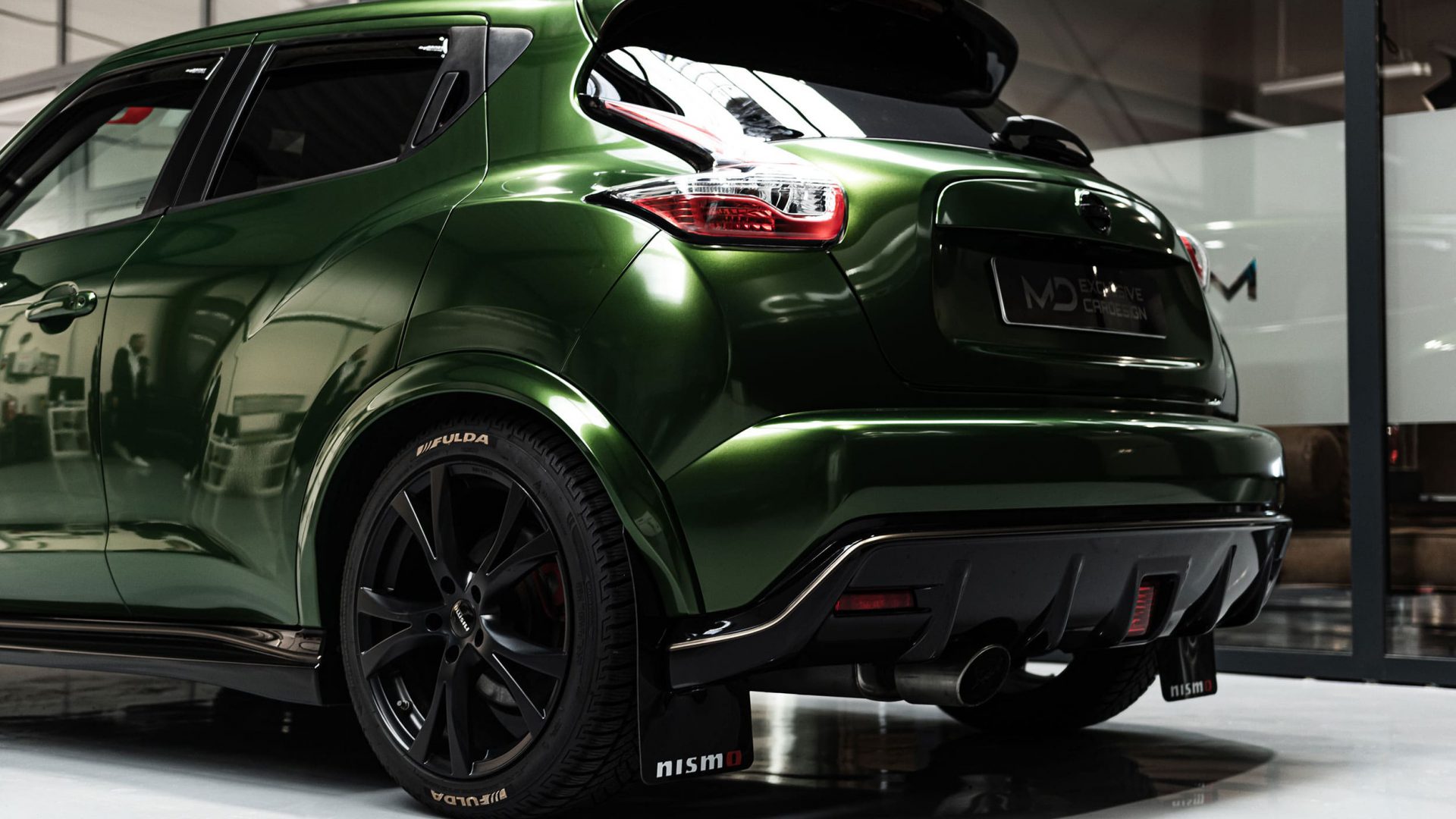 Nissan Juke Nismo Folierung in PWF Verdoro Green CC 4151 M&D exclusive cardesign