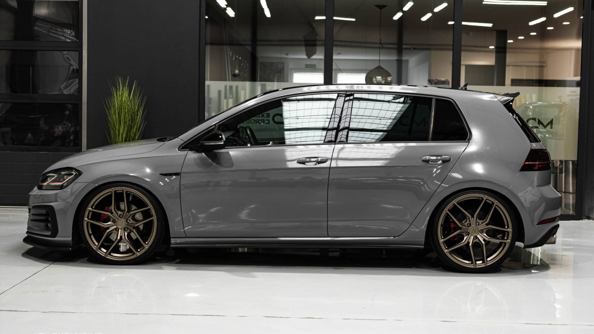 VW Golf 7 GTI - Folierung in PWF Nardograu CC 4121 - M&D exclusive