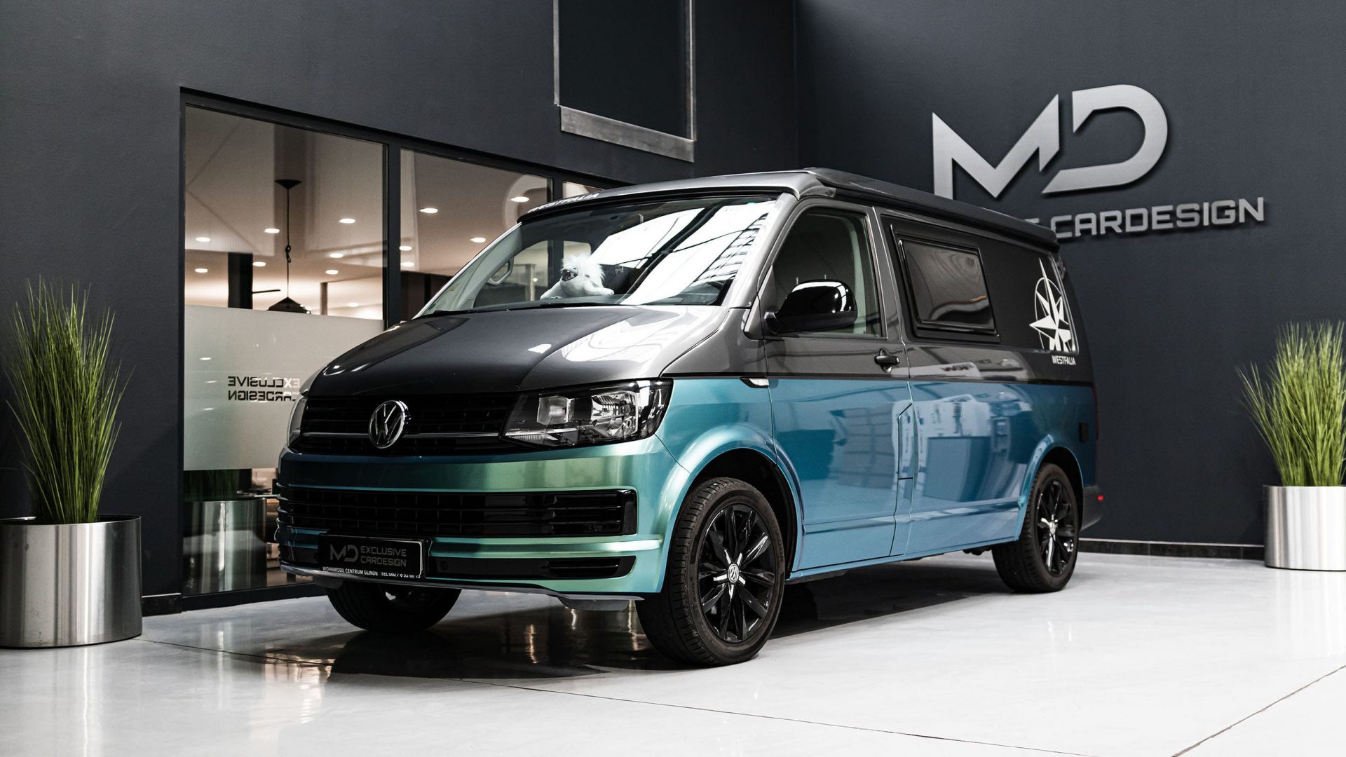 Volkswagen T6 Transporter - Folierung in Oracal Aquamarin Matt M318 - M ...