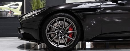 Aston Martin DB11 - Folierung in Oracal Black Metallic