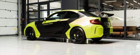 BMW M2 F87 - Designfolierung in PWF Lizard Lime + Black Matt