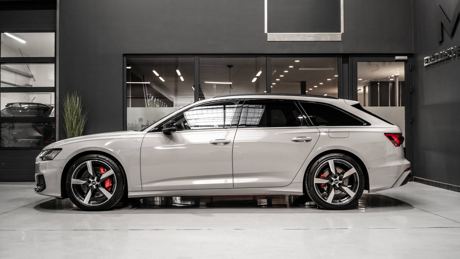 Audi A6 C8 Avant Vollfolierung in PWF Chalk Grey Fahrzeugfolierung