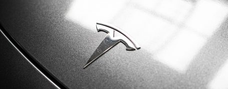 Tesla Model 3 - Folierung in Oracal Gloss Metallic Charcoal