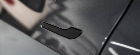 Tesla Model 3 - Folierung in Oracal Gloss Metallic Charcoal